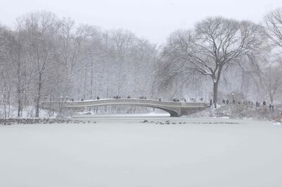Tormenta invernal amenaza a Estados Unidos con ventiscas, hielo y frío extremo