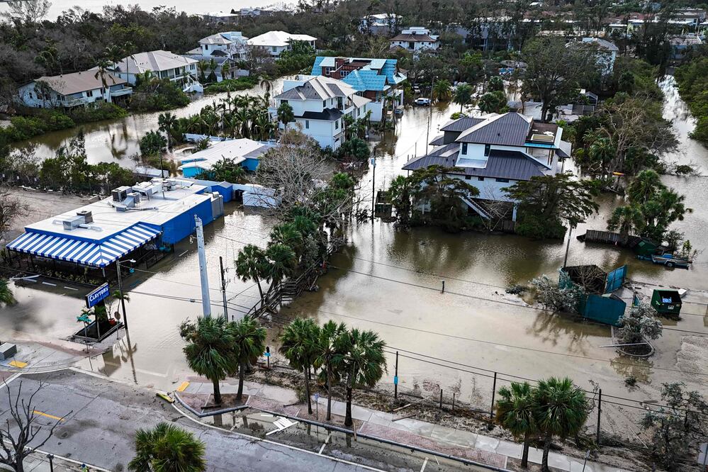 Huracán Milton deja 3 millones sin luz y 150 tornados en Florida. IMÁGENES. (Photo by Miguel J. Rodriguez Carrillo / AFP)