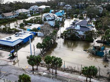 Huracán Milton deja 3 millones sin luz y 150 tornados en Florida. IMÁGENES