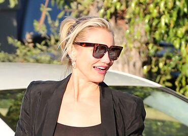 Cameron Diaz destila glamour con blusa traslúcida 'braless'