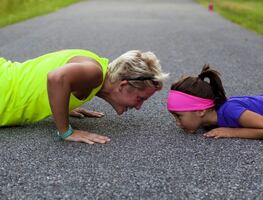 ¿Cuánto ejercicio necesitan los niños, según la Clínica Mayo?