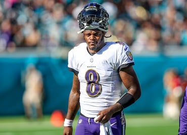 Lamar Jackson cierra contrato millonario con los Baltimore Ravens