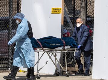 El mayor cementerio de Nueva York, rebasado por pandemia de Covid-19