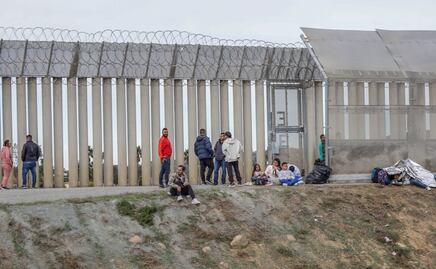 Caen tres migrantes mexicanas del muro fronterizo en Texas y muere una de ellas