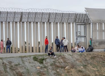 Más de 1,500 migrantes cruzan la frontera México-EU en una noche