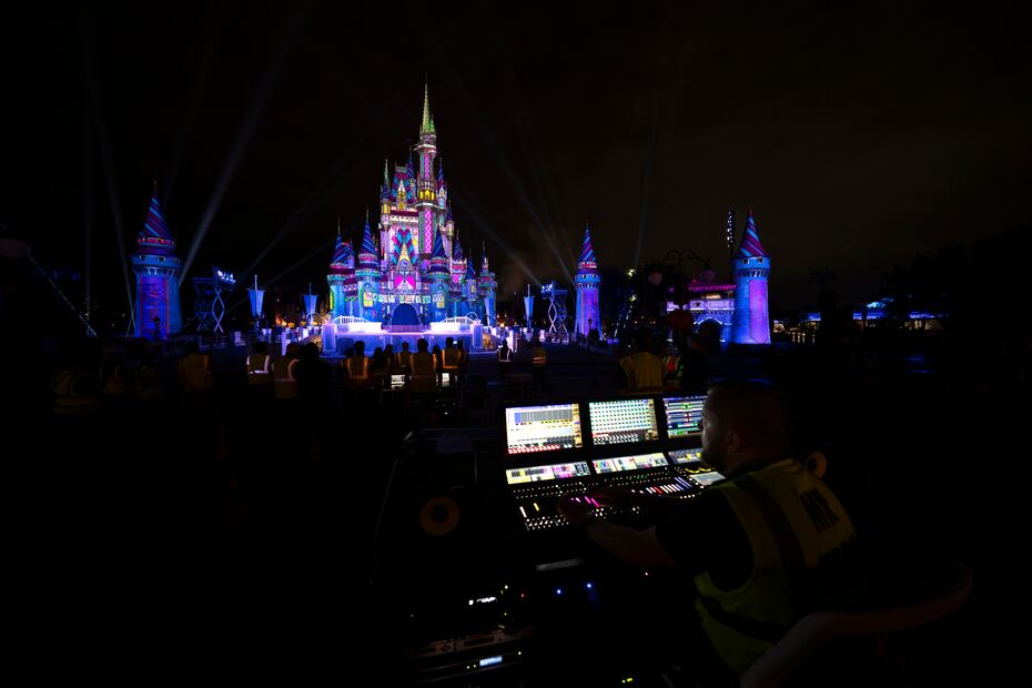 Disney World/ (Harrison Cooney, Photographer)