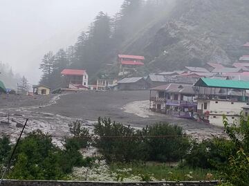 Desastre en los Himalayas: torrente de lodo arrasa pueblo en India y deja decenas de desaparecidos