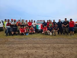 Bomberos mexicanos apoyan rescate en Texas tras inundaciones mortales del 4 de julio. VIDEO