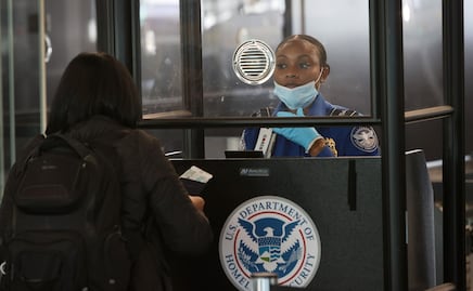 Viajeros de estos países pueden entrar a EU sin tener la vacuna contra Covid-19