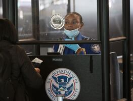 Viajeros de estos países pueden entrar a EU sin tener la vacuna contra Covid-19