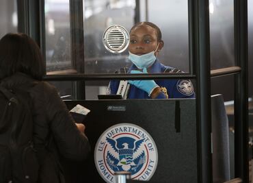 Viajeros de estos países pueden entrar a EU sin tener la vacuna contra Covid-19