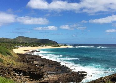 Reabren famosa playa de Hawái tras costosas reparaciones