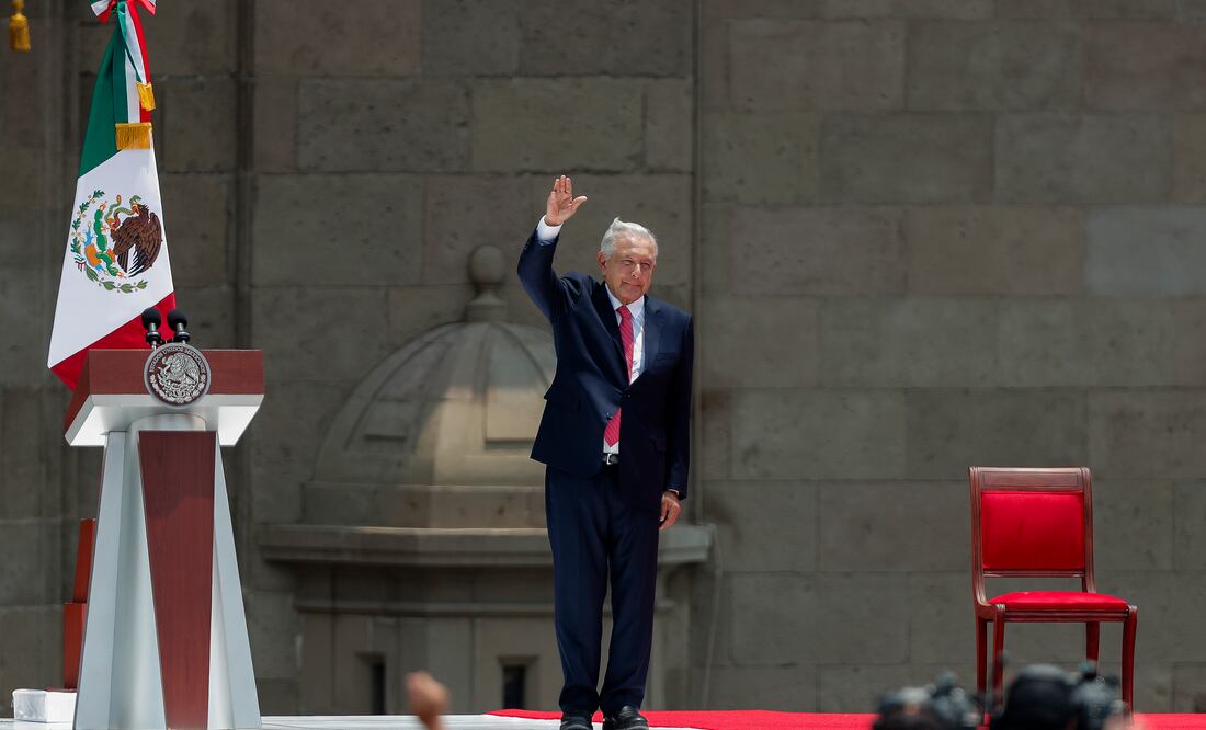 Multitud acude despedir a López Obrador durante su último informe como presidente. Foto: EFE