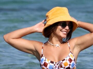 Vanessa Hudgens cautiva con microbikini ‘animal print’