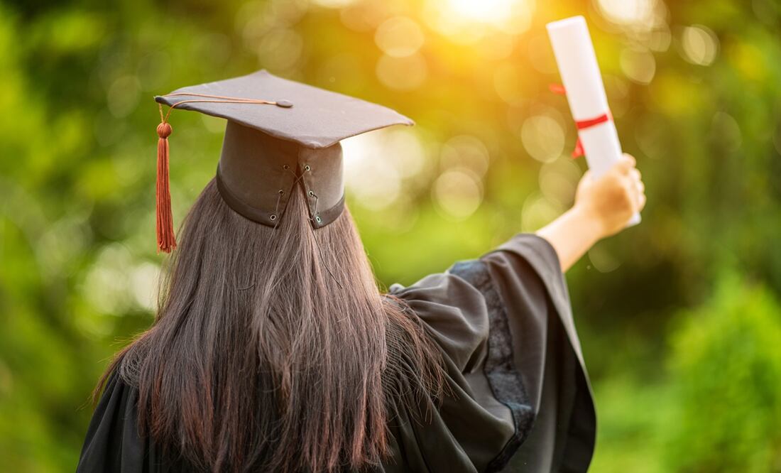 Joven latina sorprende al ser aceptada en 13 universidades de EU, incluidas Harvard y Yale. Foto: iStock / nirat