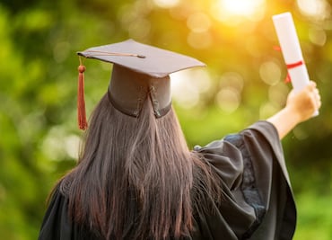 Joven latina sorprende al ser aceptada en 13 universidades de Estados Unidos, incluidas Harvard y Yale