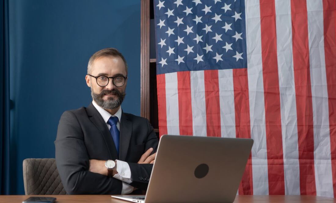 Solicitan especialista político en la Embajada de Estados Unidos en México; pagan $761,189 anuales. Foto: iStock / tampatra