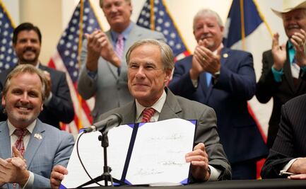 Gobernador de Texas firma controvertida ley de acceso al voto