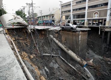 Gigantesco socavón en Bangkok obliga a evacuar hospital y suspende servicios médicos