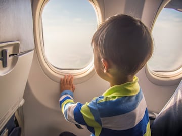 Una aerolínea de EU coloca en un vuelo equivocado a un niño de 6 años que viajaba solo