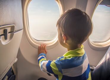 Una aerolínea de EU coloca en un vuelo equivocado a un niño de 6 años que viajaba solo