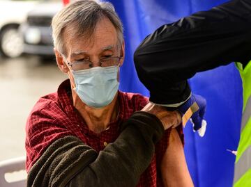 Aplicarse vacunas contra influenza y covid-19 es seguro: CDC