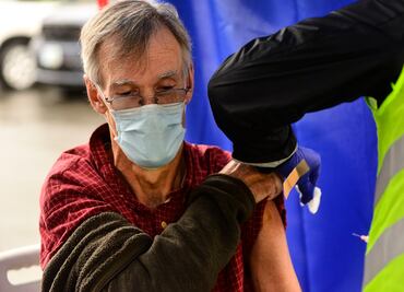 Aplicarse vacunas contra influenza y covid-19 es seguro: CDC