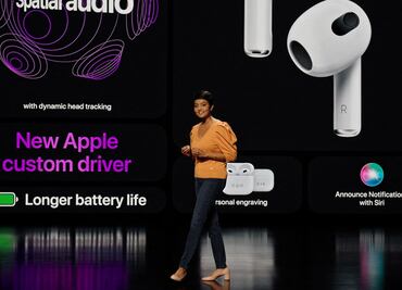 Apple presenta la tercera versión de auriculares AirPods, con audio espacial