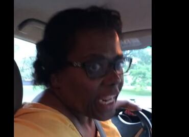 Video. Conductora de Uber baja a pasajeras por ser lesbianas