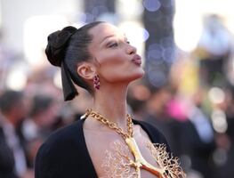 Bella Hadid se luce con lujosa lencería durante sesión fotográfica