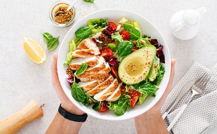 ¿Cuánta proteína debo comer para perder peso? Esto dicen dietistas de Cleveland Clinic