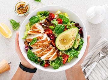 ¿Cuánta proteína debo comer para perder peso? Esto dicen dietistas de Cleveland Clinic