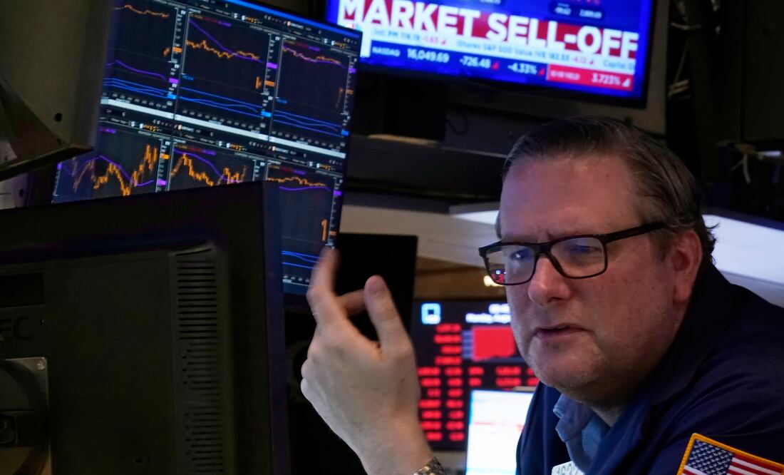 Lunes negro: Desplome en Fráncfort, Tokio y Wall Street por aumento del desempleo en EU. (AP Photo/Richard Drew)