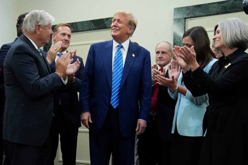 Trump visita el Congreso por primera vez desde el asalto del 6 de enero de 2021. (AP Photo/Evan Vucci)