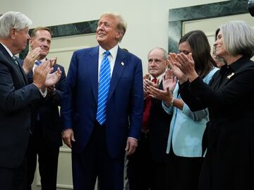 Trump visita el Congreso por primera vez desde el asalto del 6 de enero de 2021