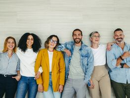 ¿A qué edad somos más felices? Harvard dice que no es durante la juventud