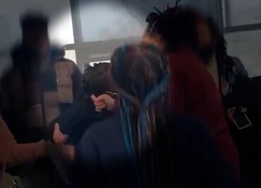 Arrestan a maestra por jalar cabello de estudiante en Connecticut
