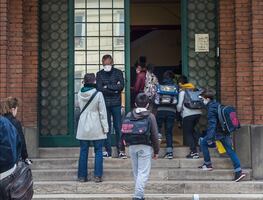 California sí exigirá cubrebocas a alumnos y maestros en las escuelas