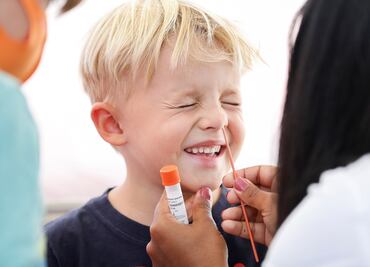 Más de 1.9 millones de menores se contagiaron de Covid en América en 2021