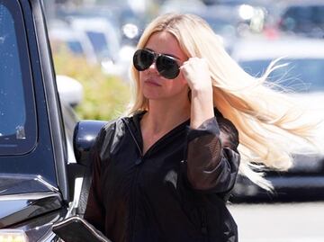 Khloé Kardashian impacta en Beverly Hills con figura en leggings