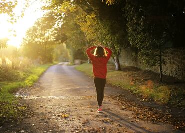 ¿Cuántas calorías se 'queman' al caminar, según Harvard?