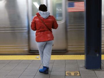 Nueva York desplegará personal sanitario en metro para atender a vagabundos