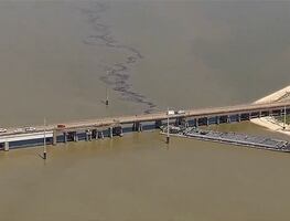 Puente de Galveston: Barcaza choca contra estructura y provoca derrame de petróleo