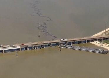 Puente de Galveston: Barcaza choca contra estructura y provoca derrame de petróleo
