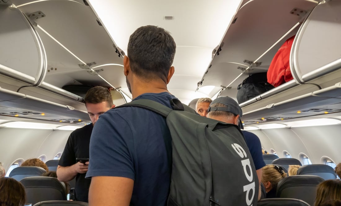 ¡Pelea a bordo! Pasajera muerde a un auxiliar de vuelo en pleno viaje de United Airlines. Foto: iStock / Yau Ming Low