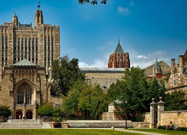 Universidad de Yale ofrece becas de verano para latinos de preparatoria