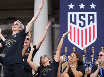 Rapinoe manda mensaje a Trump durante festejo en NY
