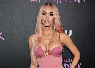 Megan Fox cautiva con top de escote arriesgado al buscar "novia"