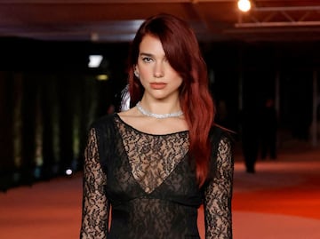 El ‘vestido de la venganza’ traslúcido con el que Dua Lipa destiló belleza en la gala de Academy Museum