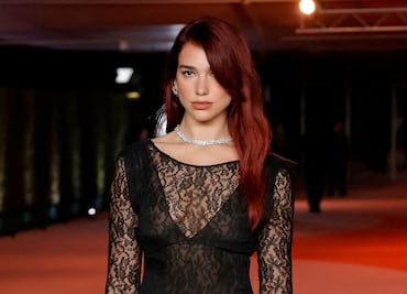 Dua Lipa irradia belleza con minivestido de lentejuelas y transparencias en Instagram